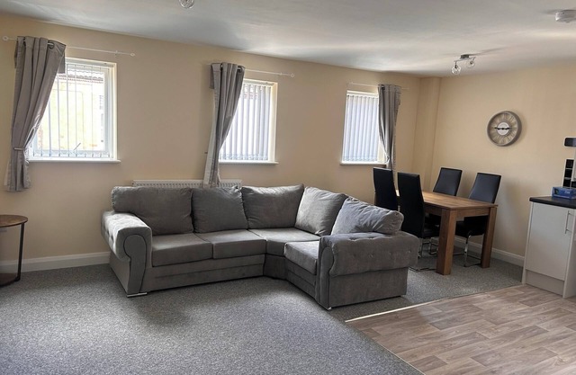Luxury 1 bedroom open Plan apartment with free internet services