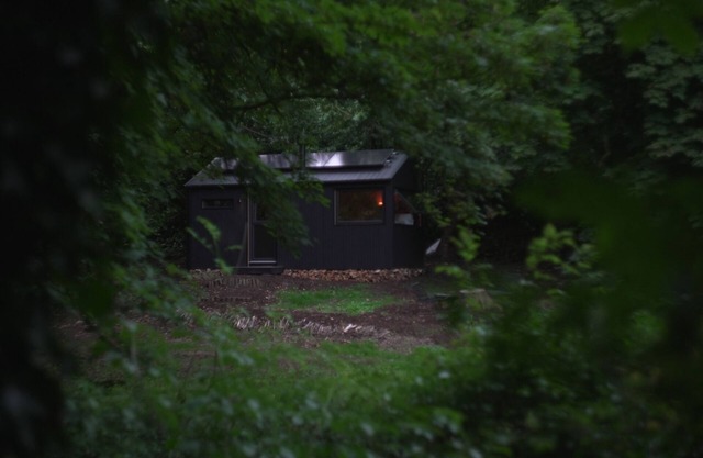 Luxury 1 bed Cabin & Outdoor Bath - 60 mins from Dublin - Go Analogue in Nature