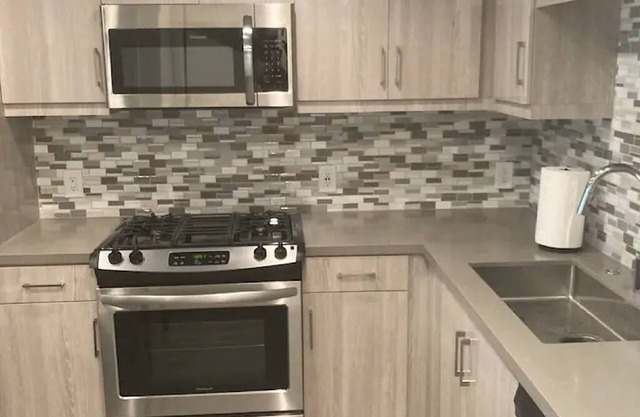 Luxury 1 Bedroom 1 Bathroom Unit - 5 min from SNA!