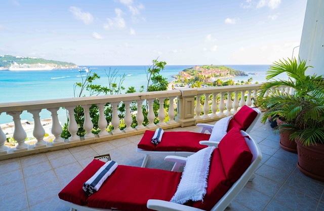 Luxury 1 Bedroom at VILLA KIMON + AMAZING PATIO!