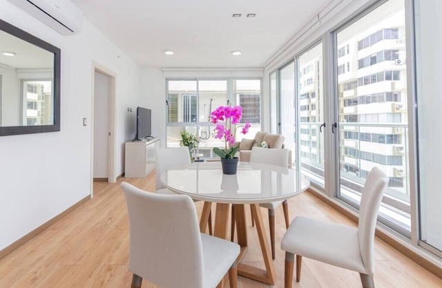 Luxury 1 bedroom apt free parking and balcony
