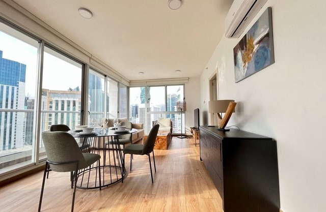 Luxury 1 bedroom apt with free parking and Balcony