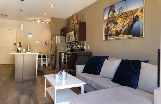 Luxury 1 Bedroom at the Domain