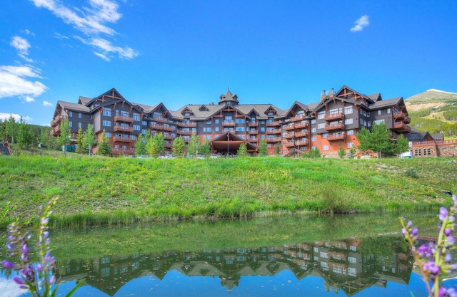 Luxury 1 Bedroom Condo with Slopeside View 1 Condo