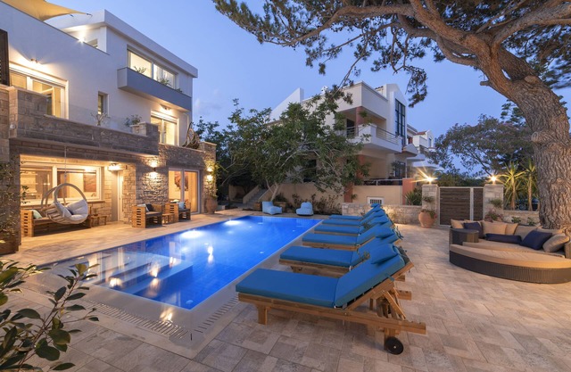 Lujosa villa de 14 dormitorios con piscina privada y jacuzzi cerca de la playa