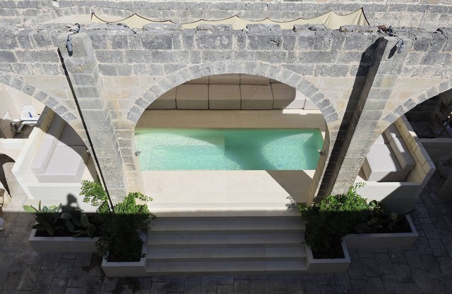 Elegant and relaxing facility with swimming pool set in an 18th-century mansion