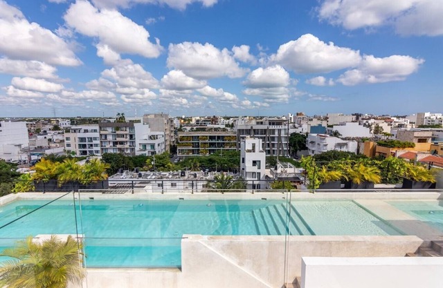 Luxury 1BD Condo 3 blk from 5th Ave W/PoolandParking