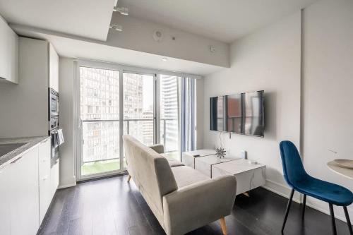 Luxury 1Bdr Condo in Downtown Toronto