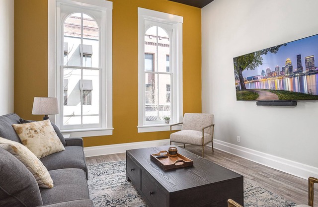 Luxury 1BR Apt w King Bed