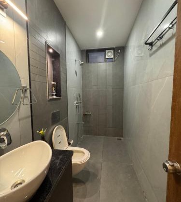 Luxury 1BR in 4BHK Shared Spaces Vadodara