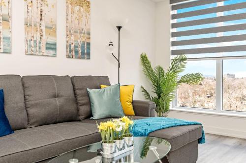 Luxury 1BR King Bed Unit - Private Balcony