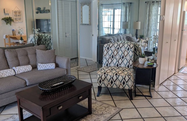 Luxury 1BR King Condo, Screened Lanai, Pond Views - Clothing Optional