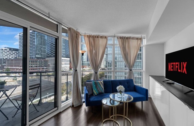 Luxury 1BR - Walk to CN Tower - Convention Centre