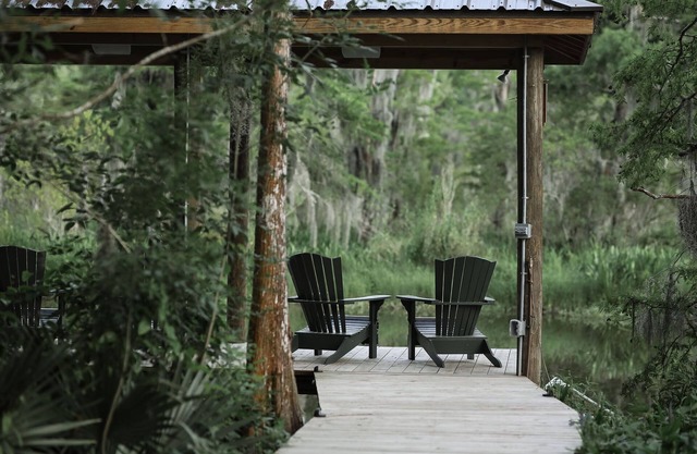 Luxury 2 BDR home w/ outdoor decks and dock on Bayou Castine.