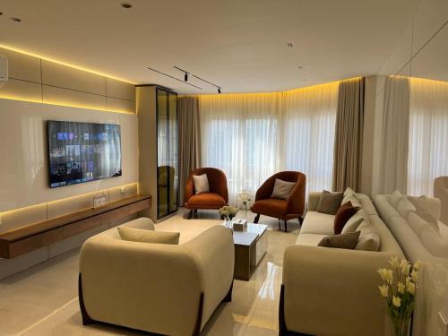 Luxury 2-BDR Hotel Apartment - Garden View