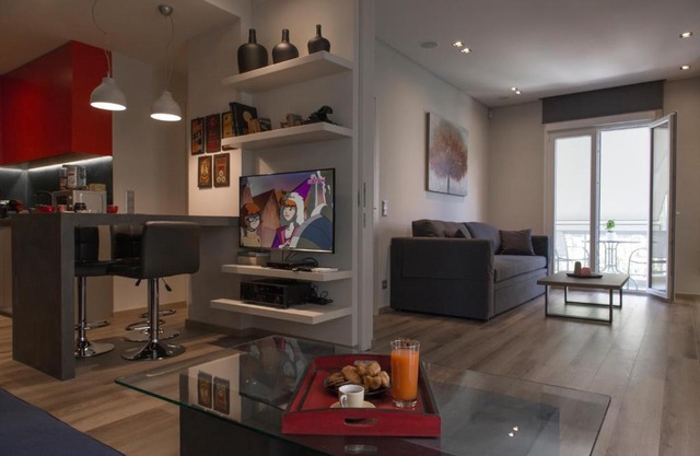 Luxury 2 bdrm apartment 10' minutes walk from the Acropolis
