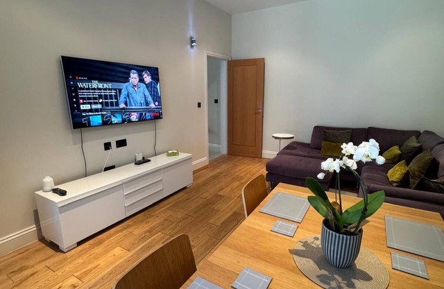 Luxury 2-Bed, 2-Bath, Off Street Parking, Terrace and Garden
