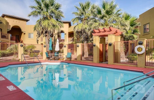 Luxury Condo in Gated Community...2 bed/2 bath private condo in Las Cruces