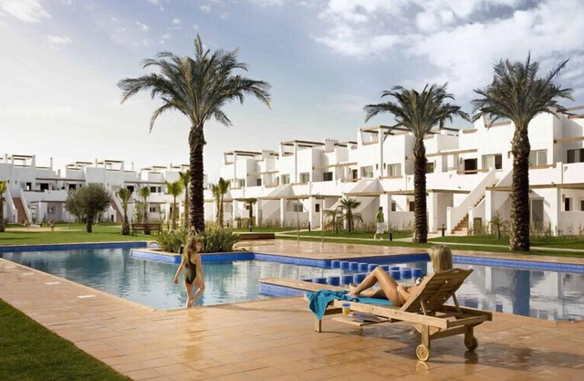 Lujo apartamento de 2 dormitorios en el campo de golf de 5 estrellas Jack Nicklaus y complejo familiar.