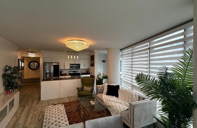 Luxury 2 Bed Suites Downtown Toronto