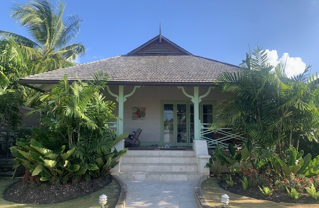 Luxury 2 bed villa close to beach.