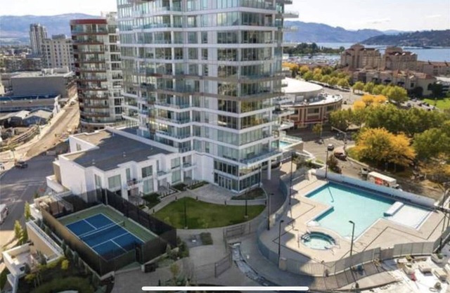 Luxury 2 bedroom, 2 bath condo. Pool, steam room & gym.