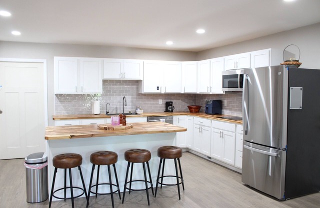 Luxury 2-bedroom apartment in excellent Manlius with WiFi, AC