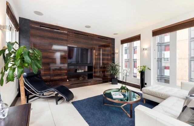 Luxury 2 bedroom Mews House in Knightsbridge