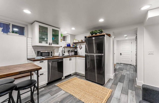 Luxury 2 Bedroom Suite (In Historic Cheesman Park)