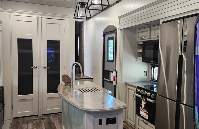 Luxury 2 bedroom with WiFi and FREE CUSTER PARK PASS! Close to Mt. Rushmore!
