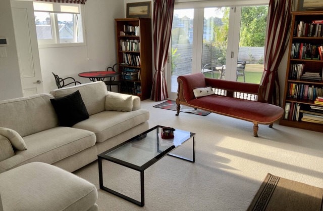 Luxury Grey Lynn - SPECIAL DEAL for 4 week bookings August/ September Email me!