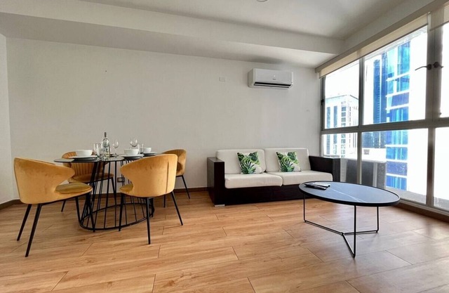 Luxury 2 BR apt with free parking