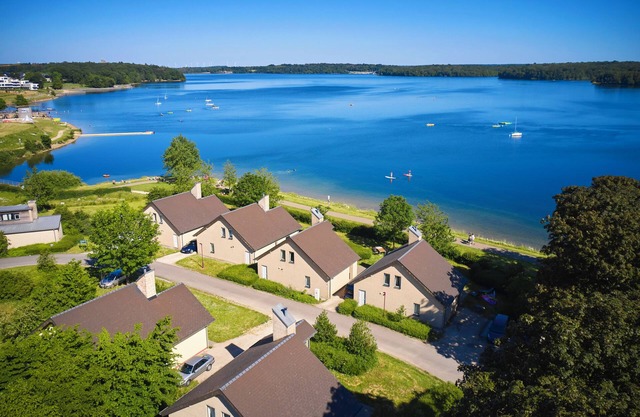 Luxury 2-person bungalow in the holiday park Landal Village l'Eau d'Heure