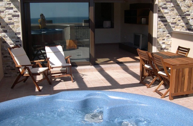 Adosado de lujo de 2 plantas frente a la mejor playa . SPA exterior privado.
