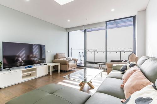 Luxury 2B Oasis Panoramic City Views 1 Car Park