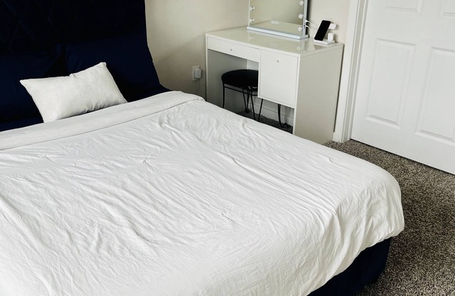 Luxury 2Bd/2Ba Condo | 9min Near IAH Airport | 14min Near Downtown
