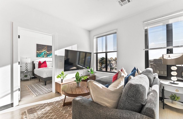 Luxury 2bd/2ba near Boston 1930