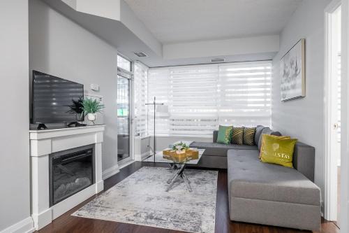 Luxury 2Bd 2BR Sheppard Metro Free parking