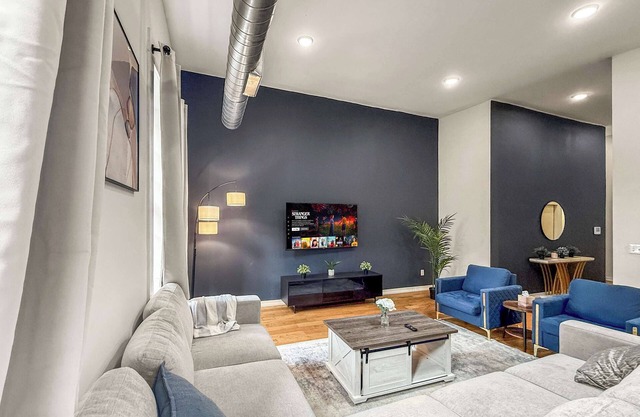 Luxury 2BD | 6 Beds | Northern Liberties