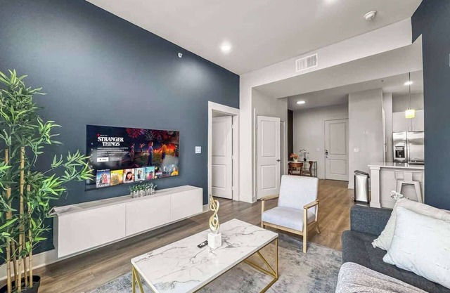 Luxury 2BD | DT Deep Ellum | 3 Beds | Free Parking