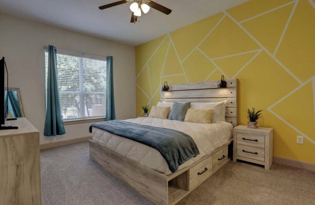 Luxury 2BD w/ pool. 5 min walk to NRG Stadium. 10 min Dr to Downtown Houston!!
