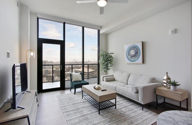 Luxury 2bdrm Penthouse in Midtown