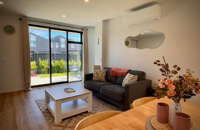 Luxury 2Bed2Bath Standalone Home With Parking