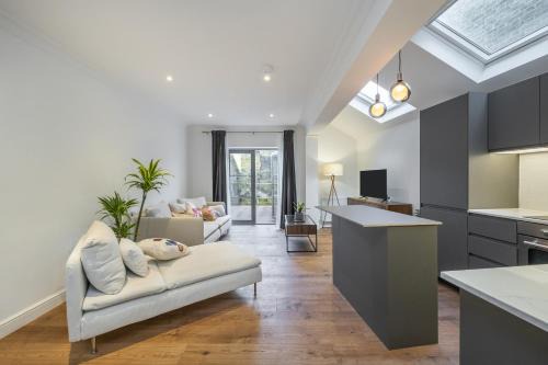 Luxury 2BedRoom and 2BathRoom Flat With Patio Central London!