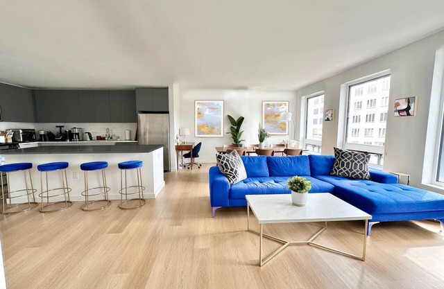 Luxury 2BR-2BA - 15 Minutes to NYC - Elevator - Rooftop - Gym - Lounge - Laundry
