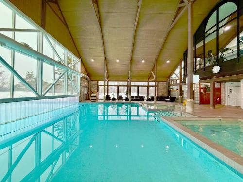 Luxury 2BR King Condo with Pool & Spa Access