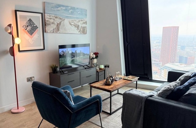 Luxury 2BR Penthouse|Stunning Views|Netflix&Wifi