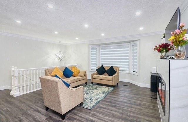 Luxury 3 Bed 2 Bath Main House