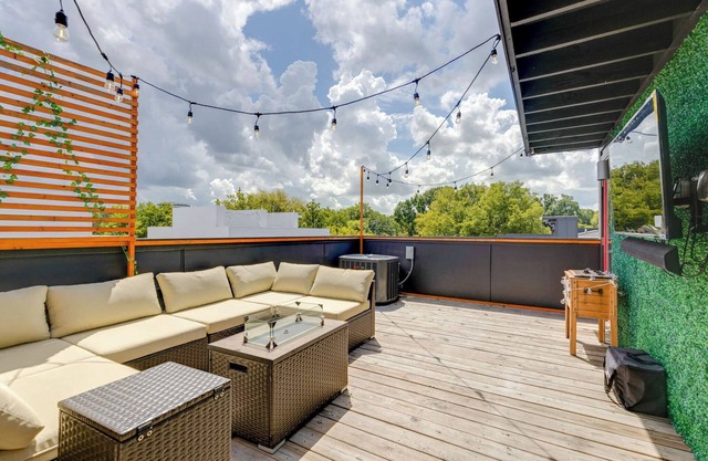 Luxury 3 Bed Close to Downtown!