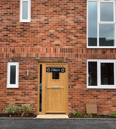 LUXURY 3 BED HOME with MULTIPLE FREE PARKING BAYS Early Check-in Late Check- Out Allowed